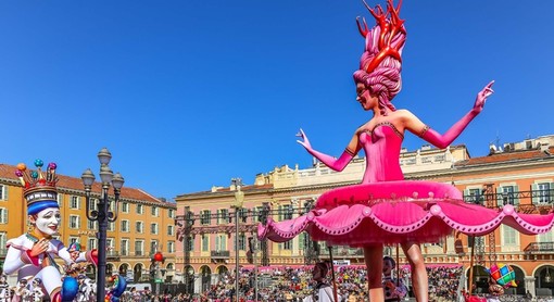 Nizza si accende di follia e colori: parte il Carnevale 2026
