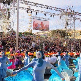 Carnaval de Nice 2023, Roi des Trésors du Monde : si cercano percussionisti