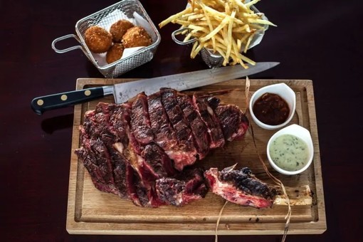 Francia, novità al ristorante: obbligatorio informare i consumatori sul luogo di provenienza e di macellazione della carne Francia, novità al ristorante: obbligatorio informare i consumatori sul luogo di provenienza e di macellazione della carne
