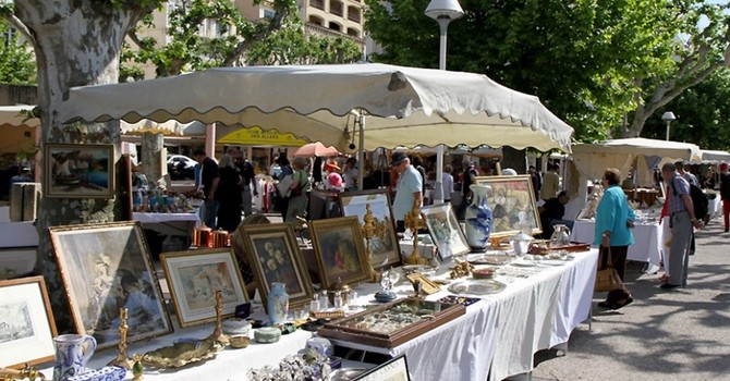 Tanti oggetti, tante curiosità: i marché à la brocante in Costa Azzurra