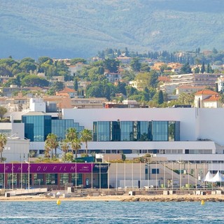 Ottobre al Palais des Festivals di Cannes: risate, musica e grandi emozioni