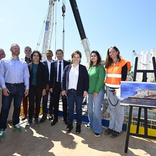 Cannes scommette sull’energia del mare: al via la centrale sotterranea che taglia bollette e CO₂