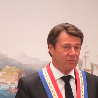 Christian Estrosi durante la seduta del Consiglio Municipale che lo ha eletto Sindaco di Nizza