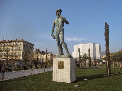 Copia del David, Promenade du Paillon Copia del David, Promenade du Paillon