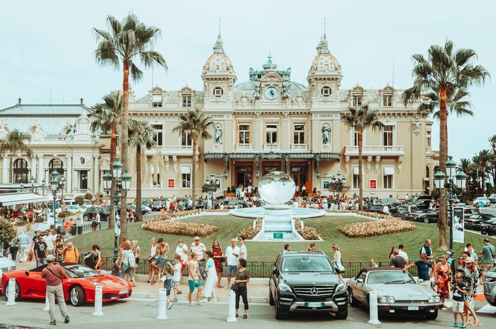 Casinò di Monte-Carlo e piattaforme online: due modelli di business a confronto Casinò di Monte-Carlo e piattaforme online: due modelli di business a confronto