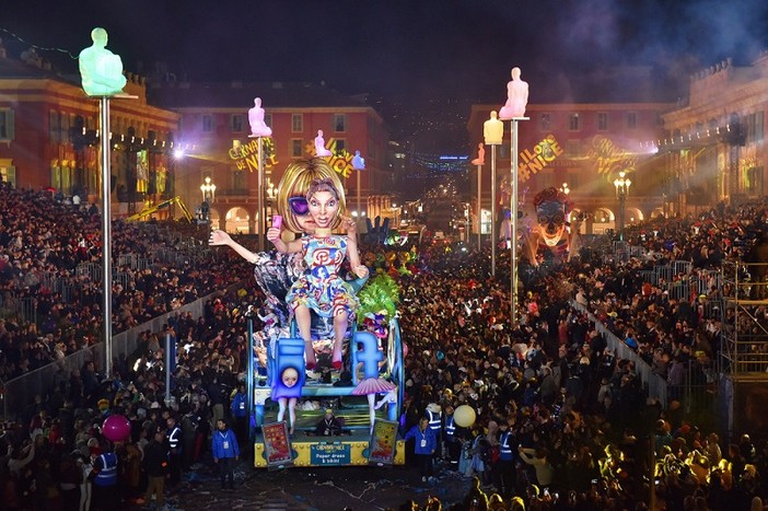 Carnevale “Roi du Web” e gli italiani smanettano più degli altri