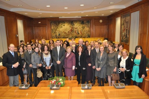 Il presidente del Parlamento Robillon rende omaggio alle "grandi donne" del Principato