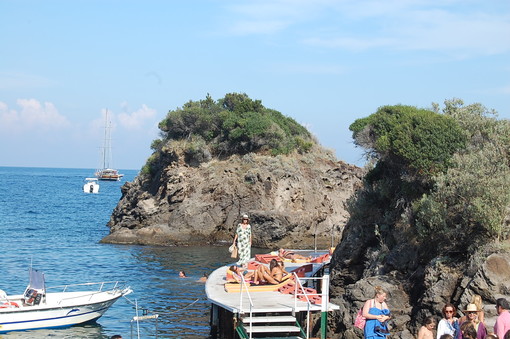 Vacanze italiane per SAR la Principessa Carolina fotografata ad Ischia