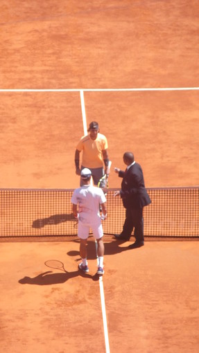 14.00 in punto ecco le scintille sulla corte centrale del Montecarlo Country Club 14.00 in punto ecco le scintille sulla corte centrale del Montecarlo Country Club