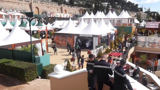 Sole battente sul Montecarlo Rolex Masters, un giretto (virtuale) fra gli stands Sole battente sul Montecarlo Rolex Masters, un giretto (virtuale) fra gli stands