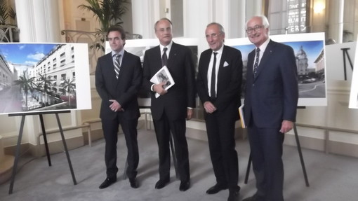 Da sinistra: l'architetto monegasco Gabriel Viora, Jean Luc Biamonti Presidente del CDA dell'SBM, l'architetto francese Richard Martinet e Jean-Louis Masurel Amministratore delegato SBM Da sinistra: l'architetto monegasco Gabriel Viora, Jean Luc Biamonti Presidente del CDA dell'SBM, l'architetto francese Richard Martinet e Jean-Louis Masurel Amministratore delegato SBM
