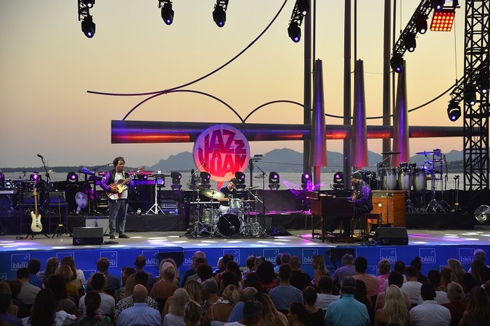 Jazz à Juan, Delvon Lamarr Organ Trio©Rivierakris OTC Antibes.JPG Jazz à Juan, Delvon Lamarr Organ Trio©Rivierakris OTC Antibes.JPG