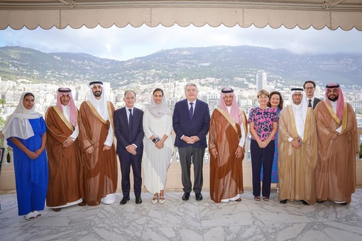 La delegazione saudita con le autorità monegasche (Foto: Gouvernement Monaco)