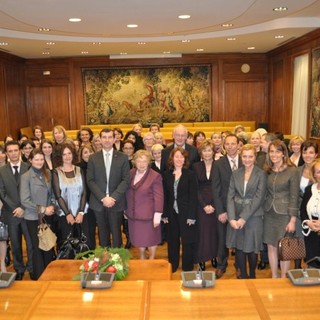 Il presidente del Parlamento Robillon rende omaggio alle "grandi donne" del Principato