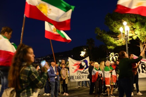 Manifestazione a sostegno delle donne iraniane a Nizza. Fotografie di Silvia Assin