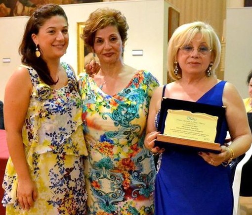L’Associazione Culturale “Termini d’Arte” consegna alla poetessa Maria Salamone il “Premio all’Eccellenza 2014”
