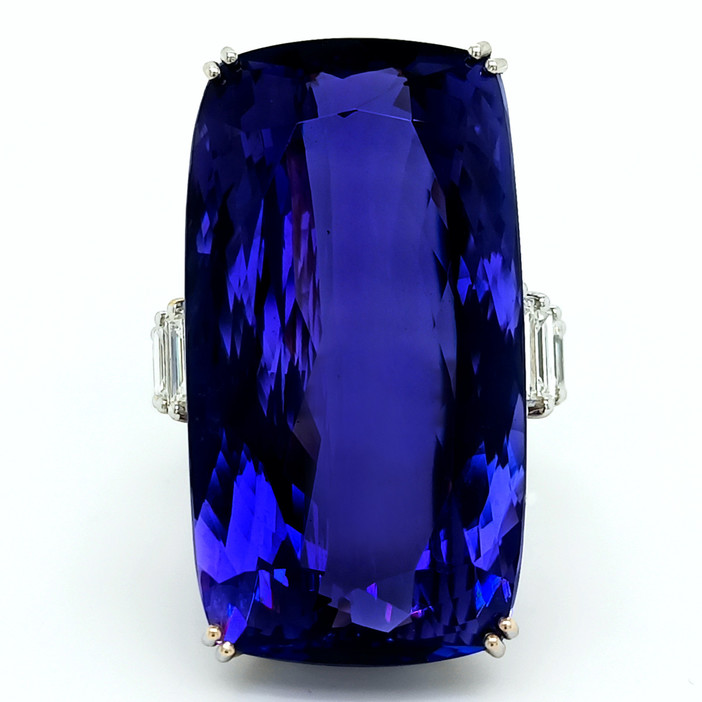 Davide Currado crea 'exelence', la nuova linea dedicata a gioielli straordinari e super esclusivi Davide Currado crea 'exelence', la nuova linea dedicata a gioielli straordinari e super esclusivi