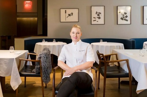 Emma Bengtsson, Cheffe del ristorante Aquavit New York, due stelle Michelin, simbolo della cucina scandinava moderna. Emma Bengtsson, Cheffe del ristorante Aquavit New York, due stelle Michelin, simbolo della cucina scandinava moderna.