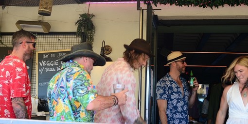 "E' qui la festa?", fotografia di Silvia Assin "E' qui la festa?", fotografia di Silvia Assin