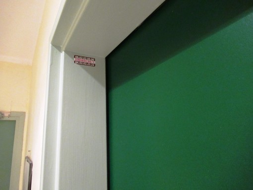 L'etichetta adesiva "incriminata"