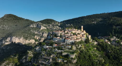 Lo shooting ufficiale di Antibes Acrobatics 2025: magia visiva tra Èze e La Turbie [VIDEO]