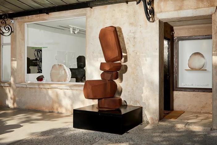 “Fragile Balance” di Arik Levy - Saint Paul de Vence Galerie Podgorny “Fragile Balance” di Arik Levy - Saint Paul de Vence Galerie Podgorny