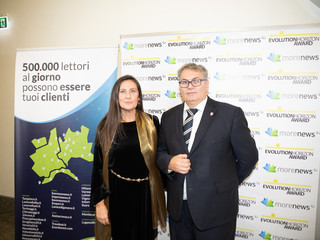 Chiara Osnago Gadda, event manager del premio Evolution Horizon Award, con l’editore di MoreNews, Enrico Anghilante Chiara Osnago Gadda, event manager del premio Evolution Horizon Award, con l’editore di MoreNews, Enrico Anghilante