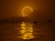 Eclissi solare del 12 agosto tra Monaco e le Alpi Marittime: come osservarla in sicurezza Eclissi solare del 12 agosto tra Monaco e le Alpi Marittime: come osservarla in sicurezza