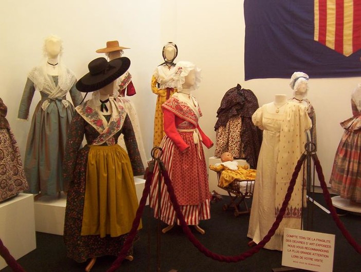 Esposizione di costumi provenzali Esposizione di costumi provenzali