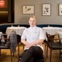 Emma Bengtsson, Cheffe del ristorante Aquavit New York, due stelle Michelin, simbolo della cucina scandinava moderna. Emma Bengtsson, Cheffe del ristorante Aquavit New York, due stelle Michelin, simbolo della cucina scandinava moderna.