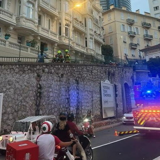 Violenta esplosione a Monaco, le autorità indagano su un possibile attentato, tre persone ferite