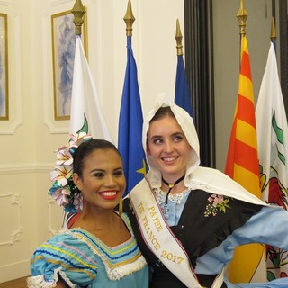 Luci, colori, immagini e volti del Festival International de Folklore de Nice (VIDEO)