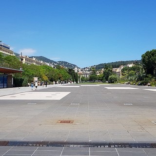 Nessun zampillo in Place Massena, foto di Ghjuvan Pasquale