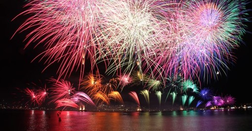 Cannes si accende di magia: torna il Festival Internazionale d’Arte Pirotecnica Cannes si accende di magia: torna il Festival Internazionale d’Arte Pirotecnica