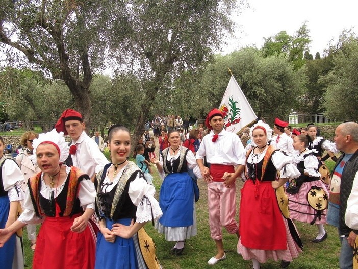 Domenica 6 maggio, a Cimiez, torna la Fête des Mai Domenica 6 maggio, a Cimiez, torna la Fête des Mai