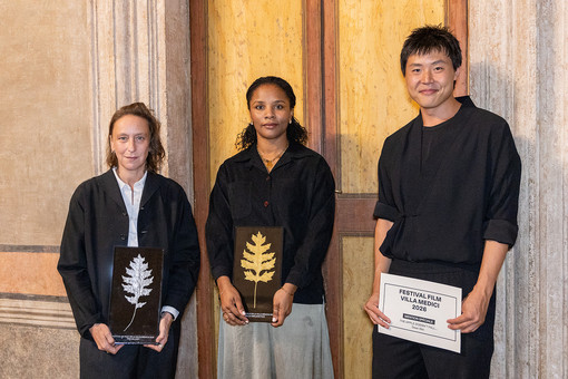 I premiati della sesta edizione del Festival di Film di Villa Medici, dedicata alla memoria di Lili Hinstin, durante la cerimonia di consegna dei riconoscimenti. (Foto: Alessia Calzecchi / Villa Medici). I premiati della sesta edizione del Festival di Film di Villa Medici, dedicata alla memoria di Lili Hinstin, durante la cerimonia di consegna dei riconoscimenti. (Foto: Alessia Calzecchi / Villa Medici).