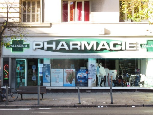 Una farmacia di Boulevard Gambetta a Nizza