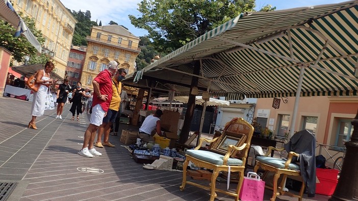 Brocante in Cours Saleya foto di Ghjuvan Pasquale