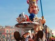 Febbraio. Carnevale di Nizza: partiti! Il sole e il caldo esaltano l’avvio della manifestazione Febbraio. Carnevale di Nizza: partiti! Il sole e il caldo esaltano l’avvio della manifestazione