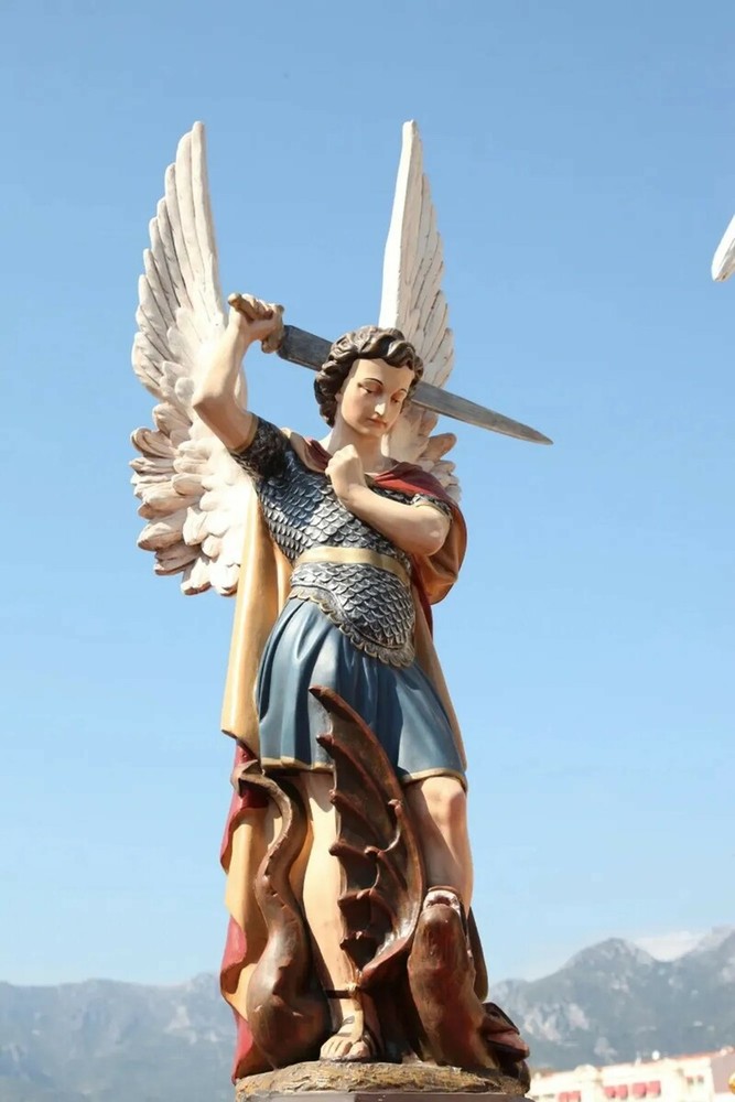 San Michele, patrono della città di Mentone. San Michele, patrono della città di Mentone.