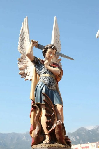 San Michele, patrono della città di Mentone. San Michele, patrono della città di Mentone.