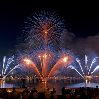Domani sera spettacolo del gruppo canadese Hands Fireworks