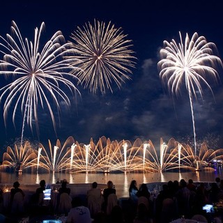 Il Sindaco di Cannes conferma: “La notte di San Silvestro ci saranno i fuochi d’artificio”