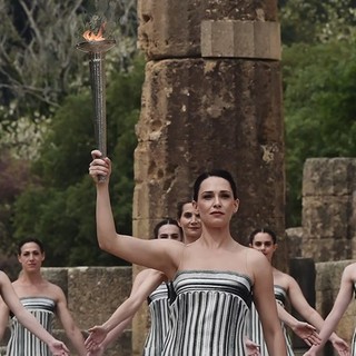 Olimpia, la cerimonia di accensione della fiamma
