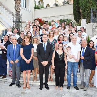 Monaco: il municipio accoglie le famiglie monegasche e i loro primi figli all'occasione della festa della madre e del padre