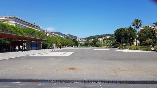 Nessun zampillo in Place Massena, foto di Ghjuvan Pasquale