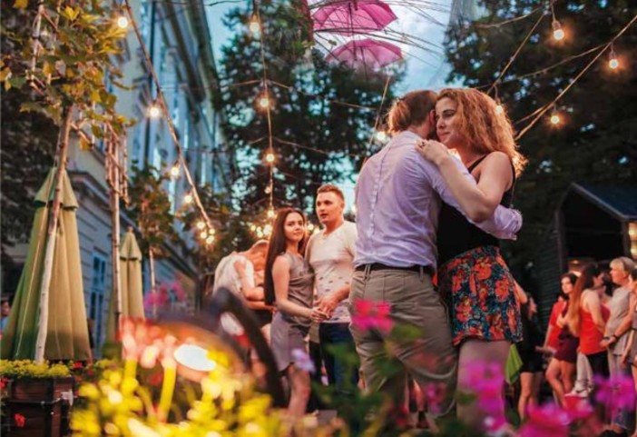 Grasse si trasforma in Montmartre: una giornata "sous le ciel de Paris" per omaggiare Édith Piaf Grasse si trasforma in Montmartre: una giornata "sous le ciel de Paris" per omaggiare Édith Piaf
