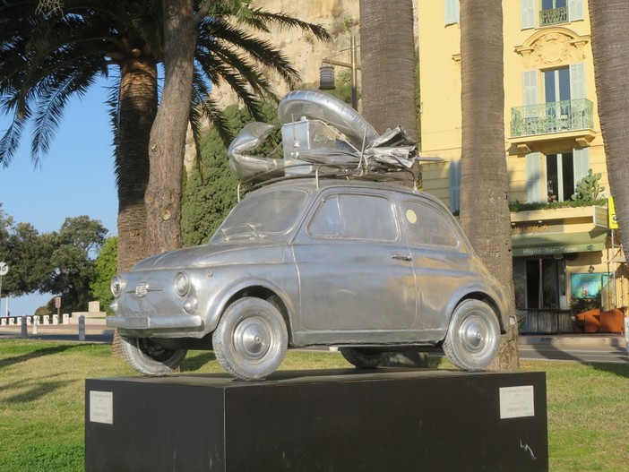 "Un Dimanche à Nice", la scultura di Stéphane Cipre "Un Dimanche à Nice", la scultura di Stéphane Cipre