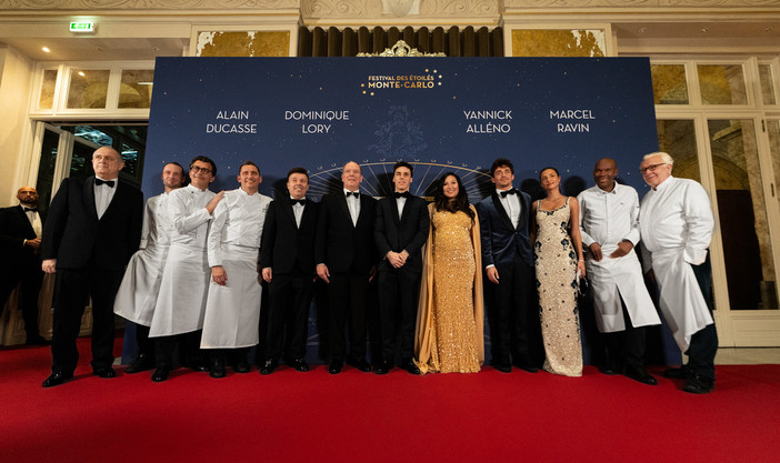 L'edizione 2024 del Festival des Etoilés Monte-Carlo si chiude con una cena di gala in omaggio ai 150 anni delle Cantine dell'Hotel de Paris L'edizione 2024 del Festival des Etoilés Monte-Carlo si chiude con una cena di gala in omaggio ai 150 anni delle Cantine dell'Hotel de Paris