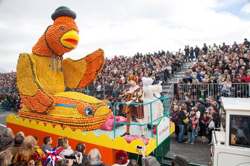 Sfilata a Menont (Foto d'archivio)